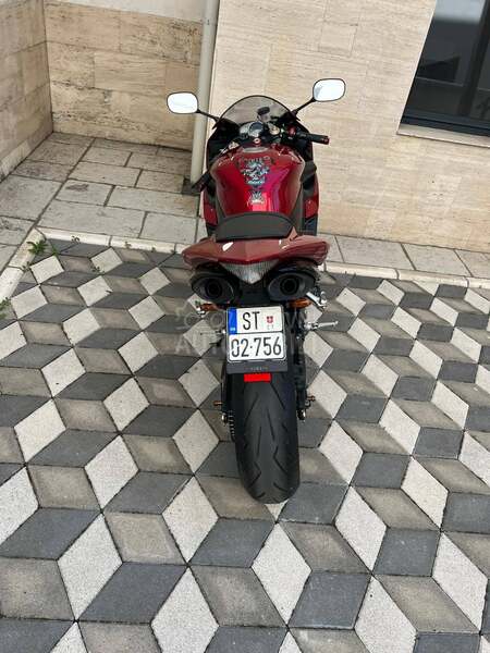 Yamaha R1