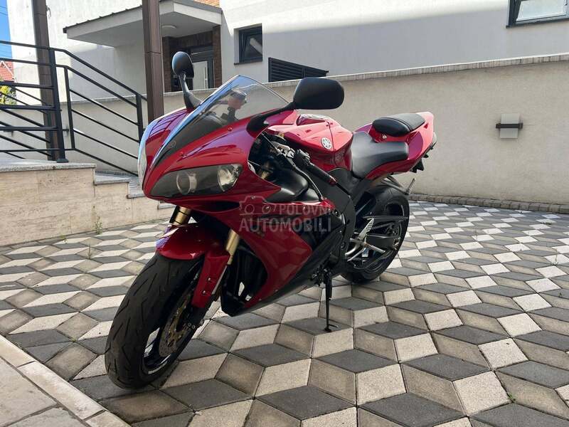 Yamaha R1