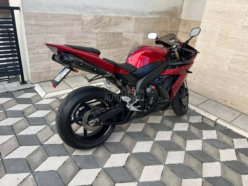 Yamaha R1