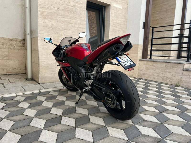 Yamaha R1