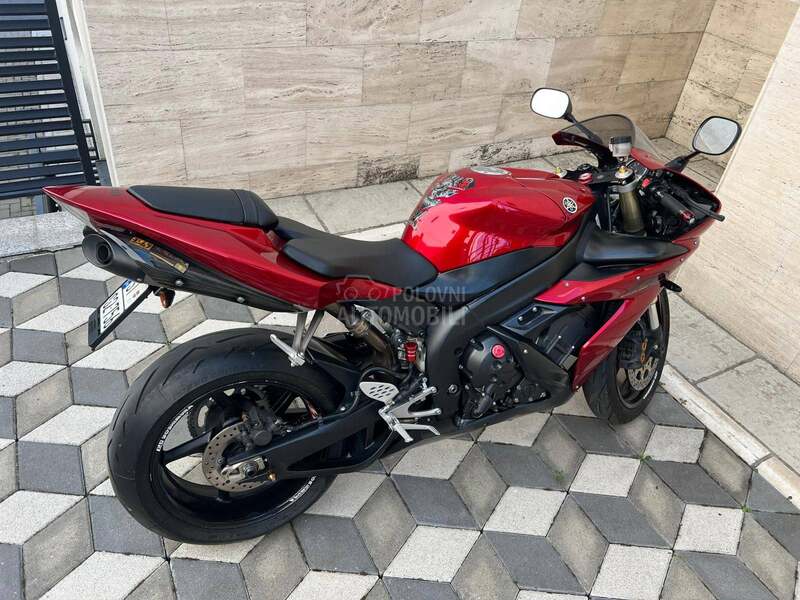 Yamaha R1