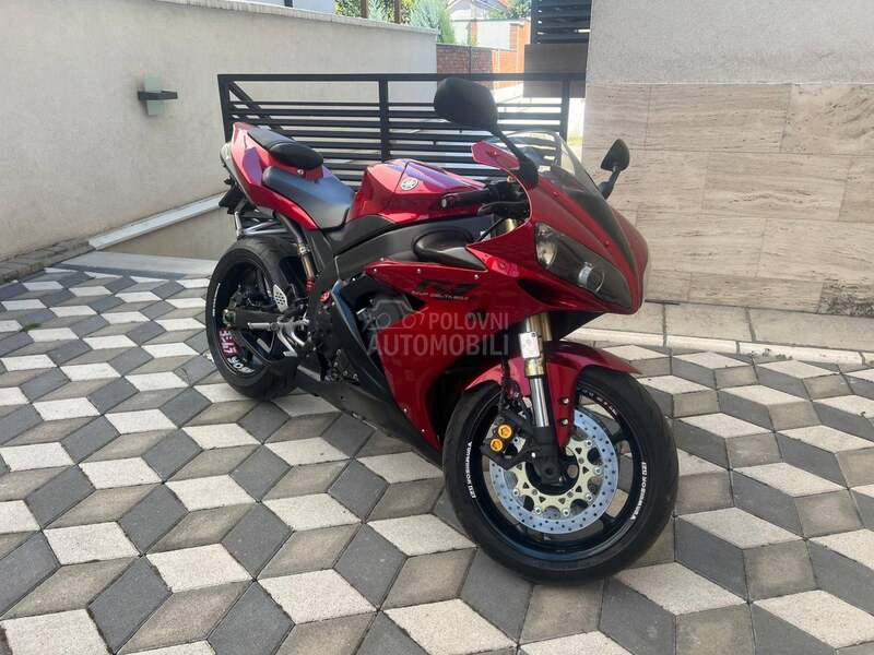 Yamaha R1