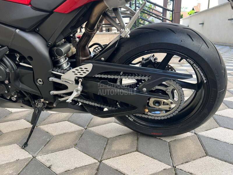 Yamaha R1