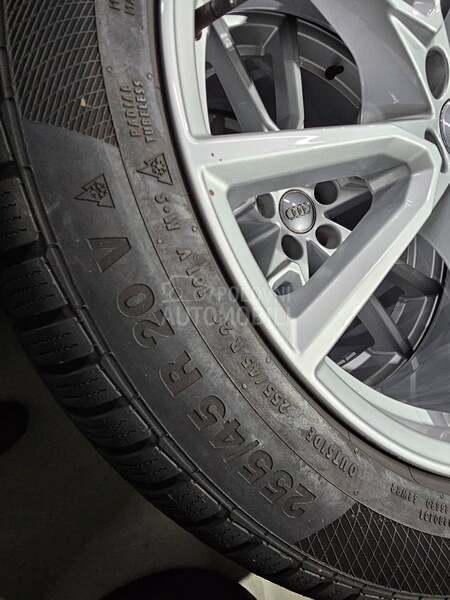 Continental 255/45 R20 Zimska