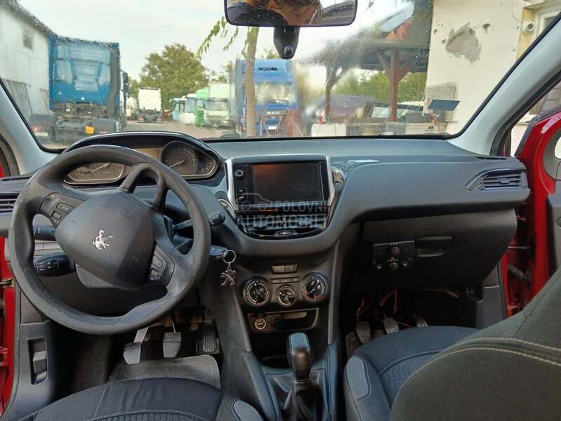 Peugeot 208 