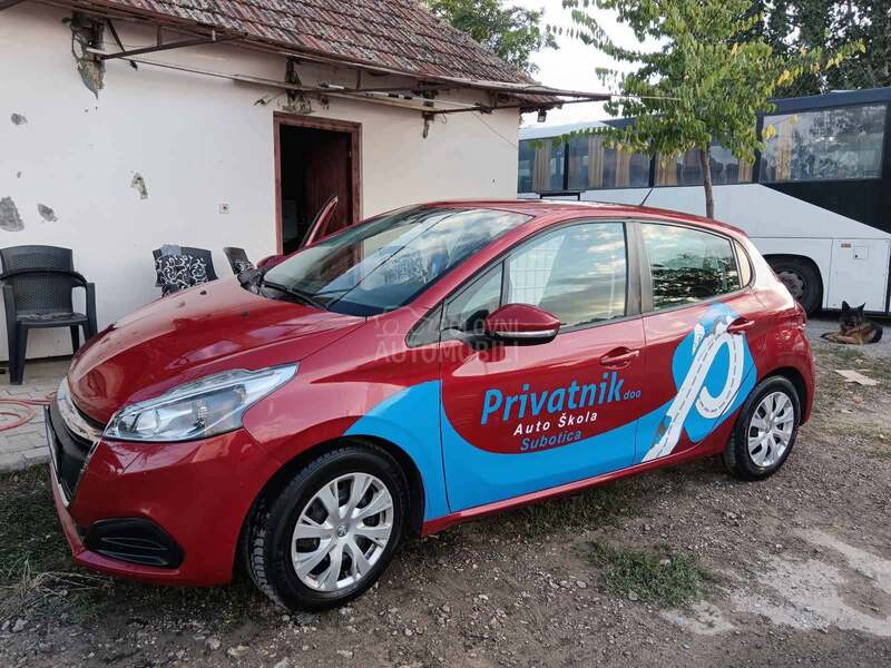Peugeot 208 