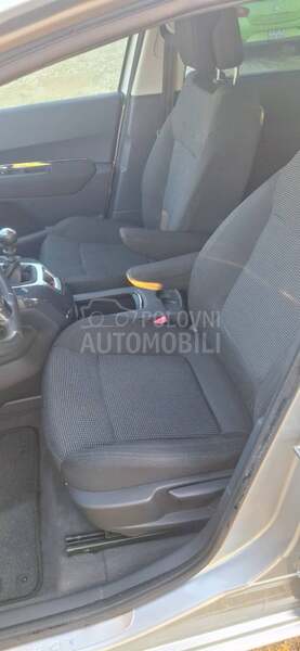 Peugeot 5008 1.6 THP 16V