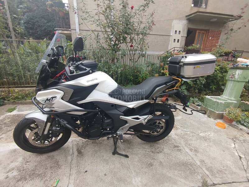 CFMOTO 700 MT