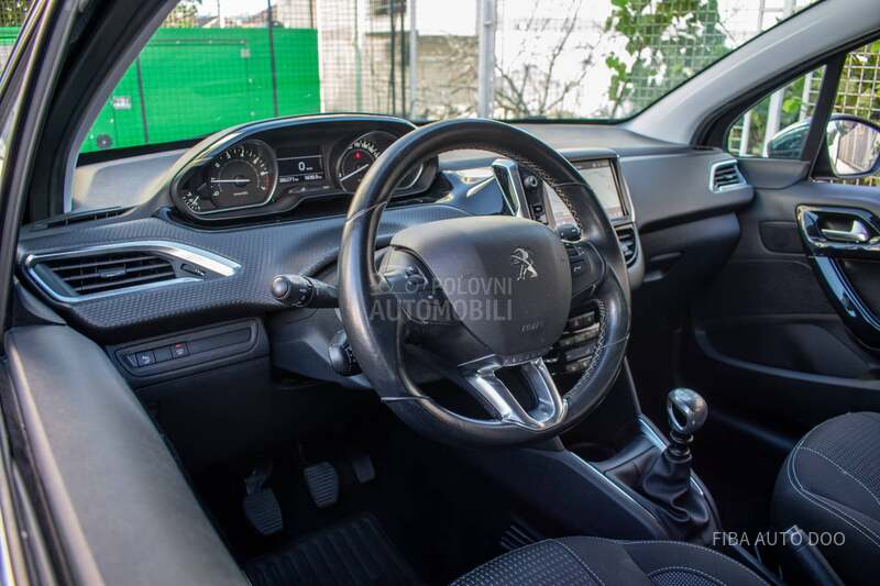Peugeot 208 1.2Allure LED