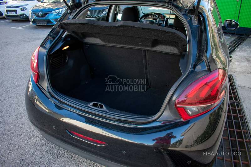 Peugeot 208 1.2Allure LED