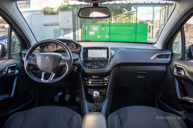 Peugeot 208 1.2Allure LED