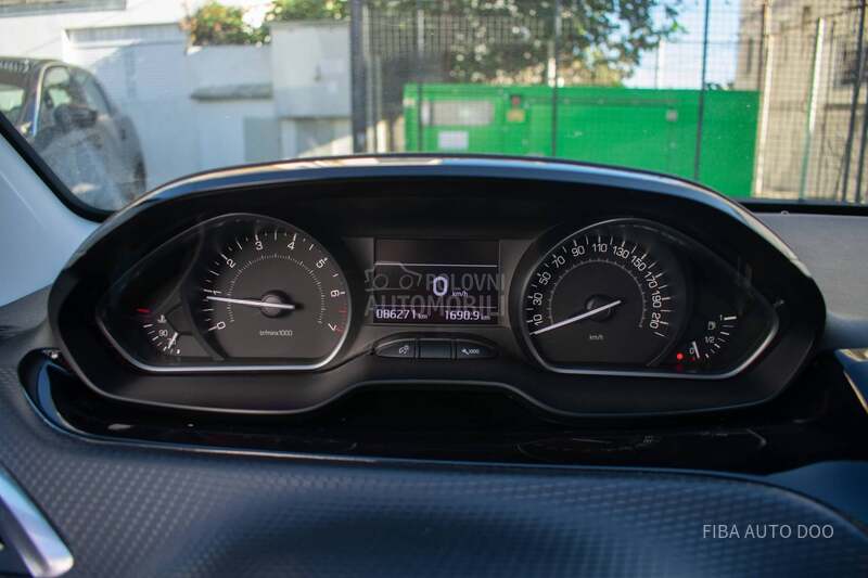 Peugeot 208 1.2Allure LED
