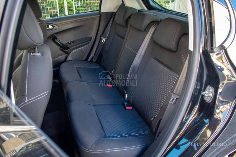 Peugeot 208 1.2Allure LED
