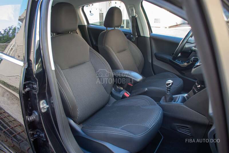 Peugeot 208 1.2Allure LED