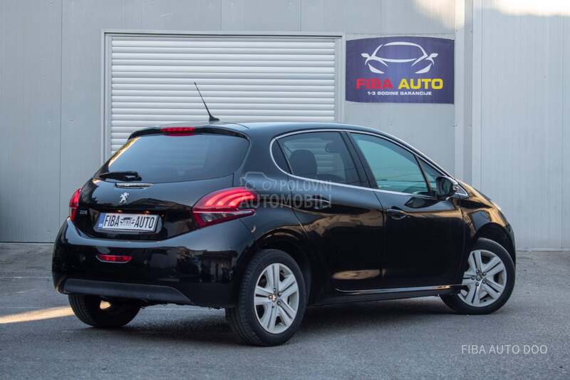 Peugeot 208 1.2Allure LED