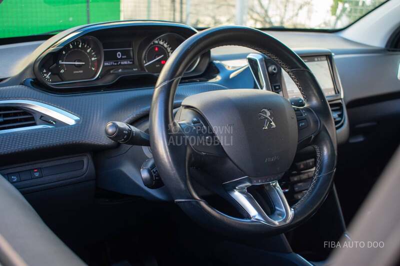 Peugeot 208 1.2Allure LED
