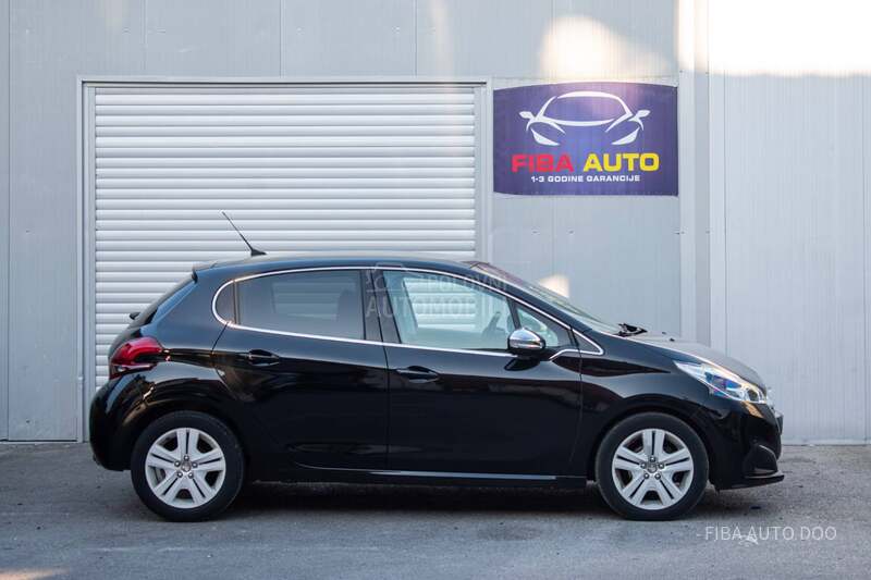Peugeot 208 1.2Allure LED