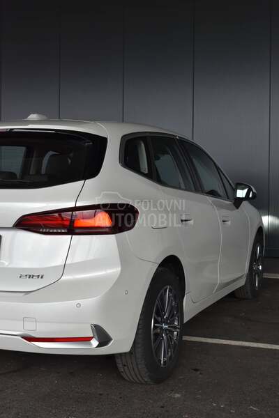 BMW 218 i Luxury Line AT