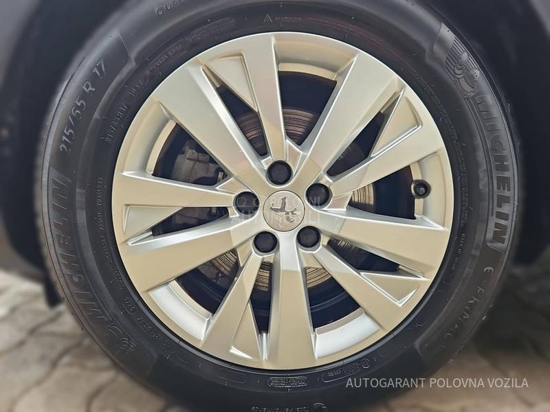 Peugeot 3008 1.2 ACTIVE A/T