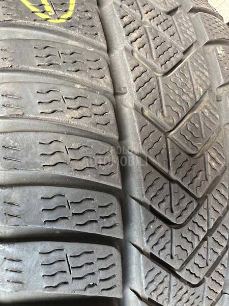 Pirelli 235/45 R18 Zimska