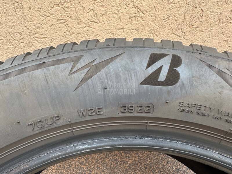 Bridgestone 225/55 R17 Zimska