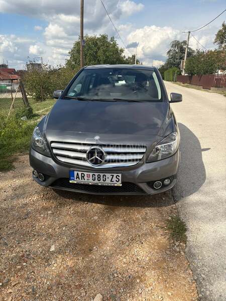 Mercedes Benz B 180 
