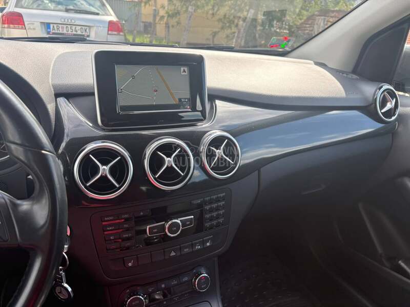 Mercedes Benz B 180 
