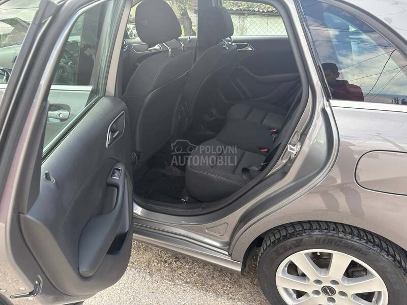 Mercedes Benz B 180 