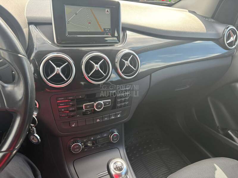 Mercedes Benz B 180 
