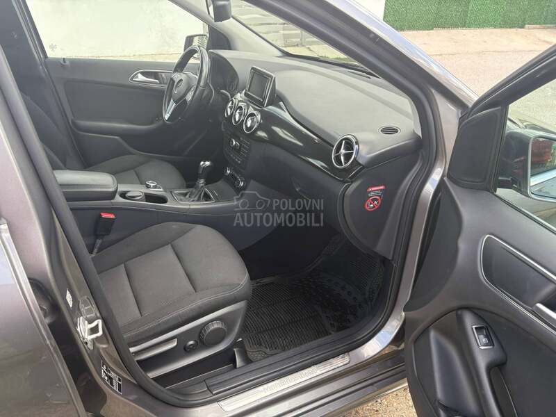 Mercedes Benz B 180 