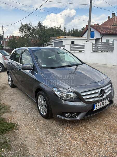 Mercedes Benz B 180 