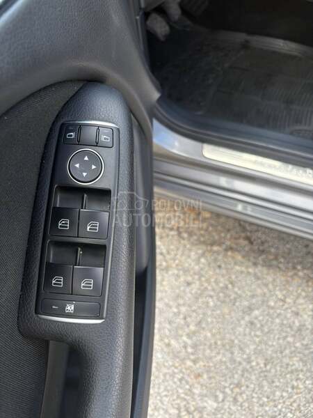 Mercedes Benz B 180 
