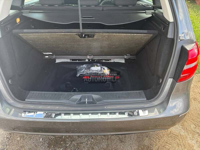 Mercedes Benz B 180 