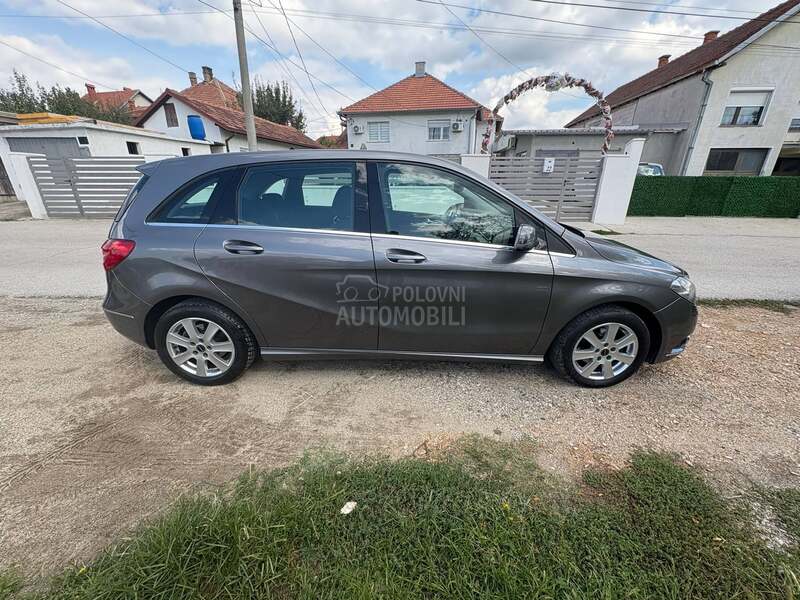 Mercedes Benz B 180 