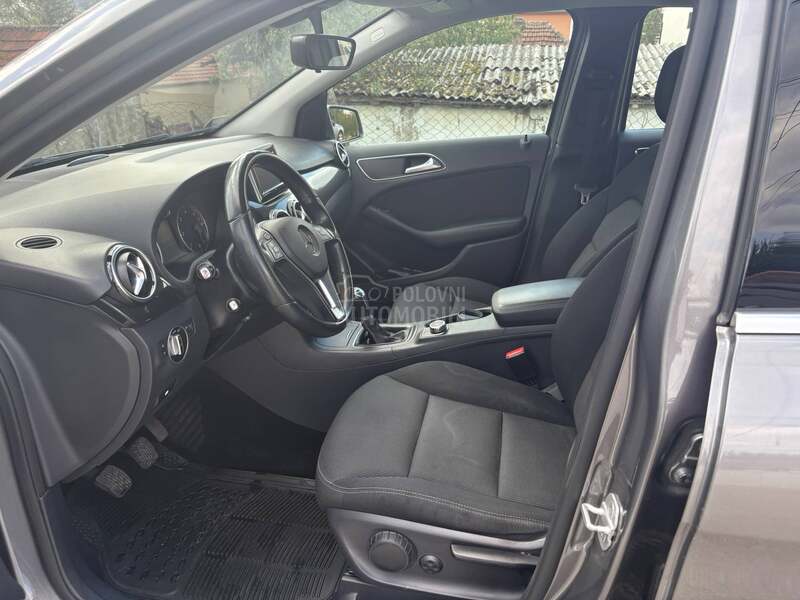 Mercedes Benz B 180 