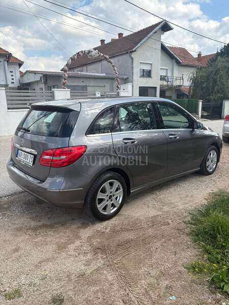 Mercedes Benz B 180 