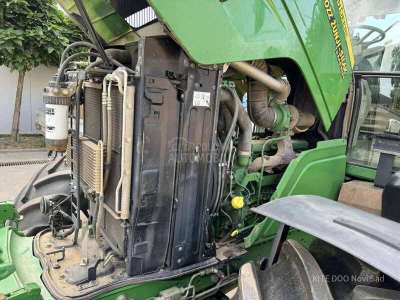 John Deere 6195M