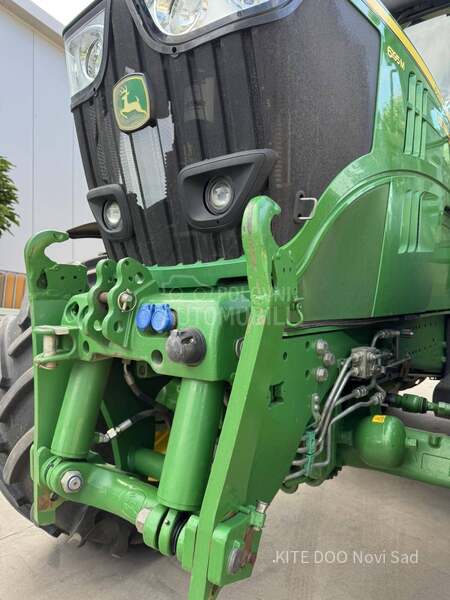 John Deere 6195M
