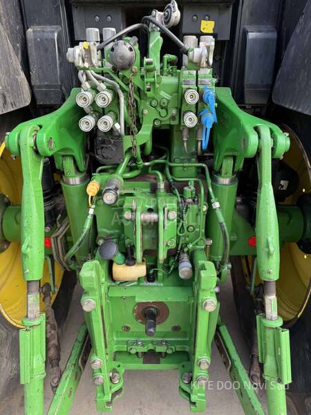 John Deere 6195M