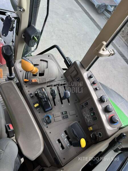 John Deere 6195M