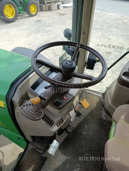 John Deere 6820