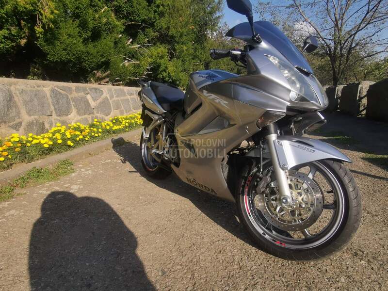 Honda VFR800 Vtec