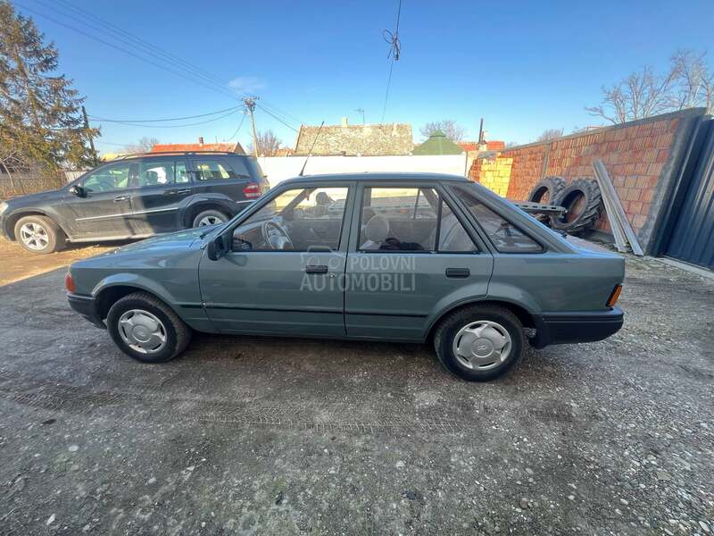 Ford Escort 