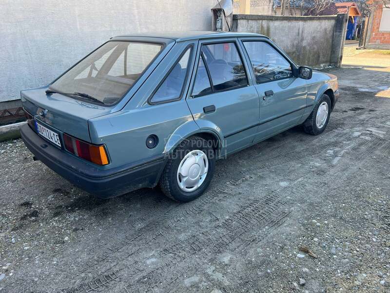 Ford Escort 