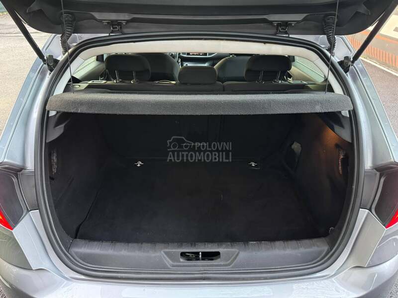 Peugeot 308 1.5 blue-HDI