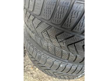 Pirelli 255/45 R19 Zimska