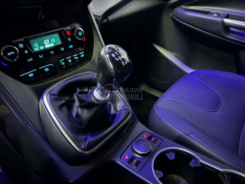 Ford Kuga F a b r i k a