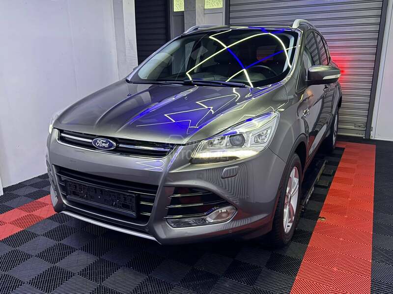 Ford Kuga F a b r i k a