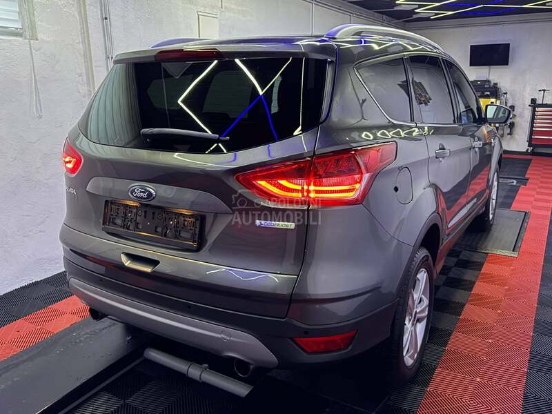 Ford Kuga F a b r i k a