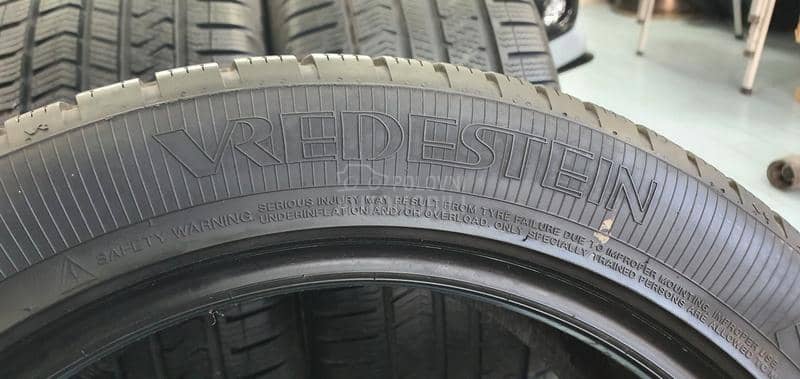 Vredestein 245/45 R17 Zimska